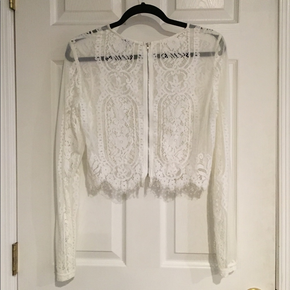 HOST PICK Tobi white lace crop top. - Picture 6 of 9
